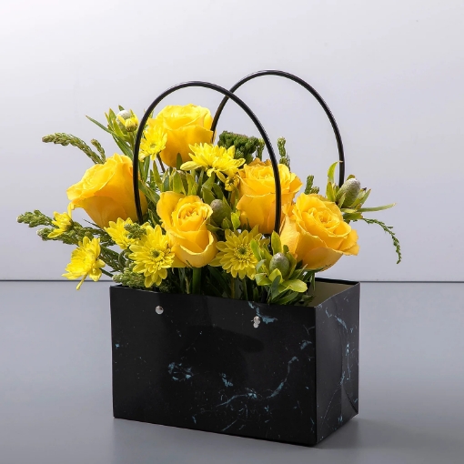 صورة كيس بيد منسق ورد